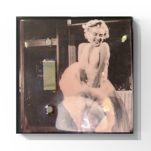 Marilyn Monroe Light Switch Covers (2) - Picture 3 of 12